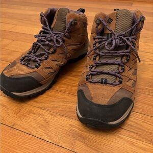 Columbia Women’s Crestwood Hiking Boots